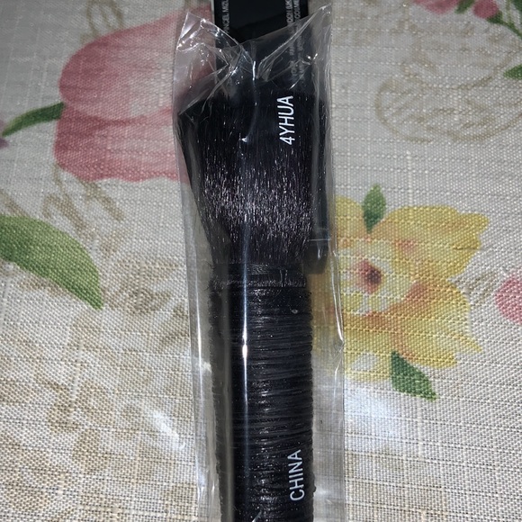 NARS Mizubake Kabuki Brush - Picture 5 of 7